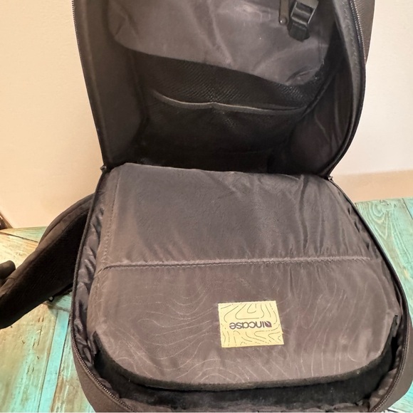 Incase Icon Laptop EDC Sling Bag Travel - Picture 11 of 13